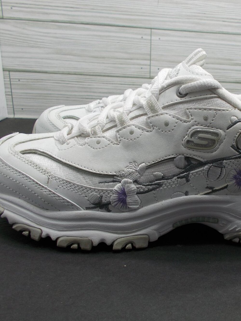 Skechers D'Lites Women's Size 9 Floral Embroidered Shoes